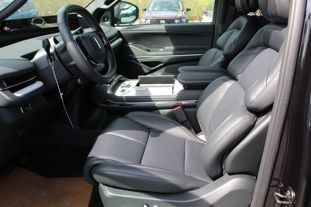 New 2026 Lincoln Navigator Reserve w/ Jet Appearance Package AWD/4WD image 12