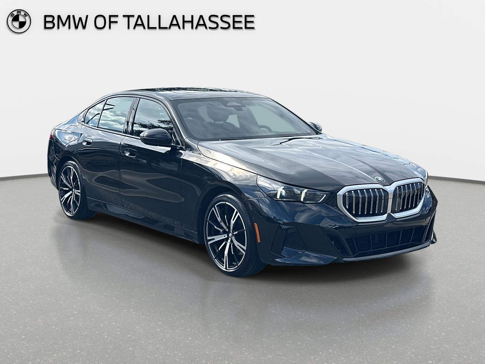 Used 2025 BMW 530i w/ M Sport Package image 3