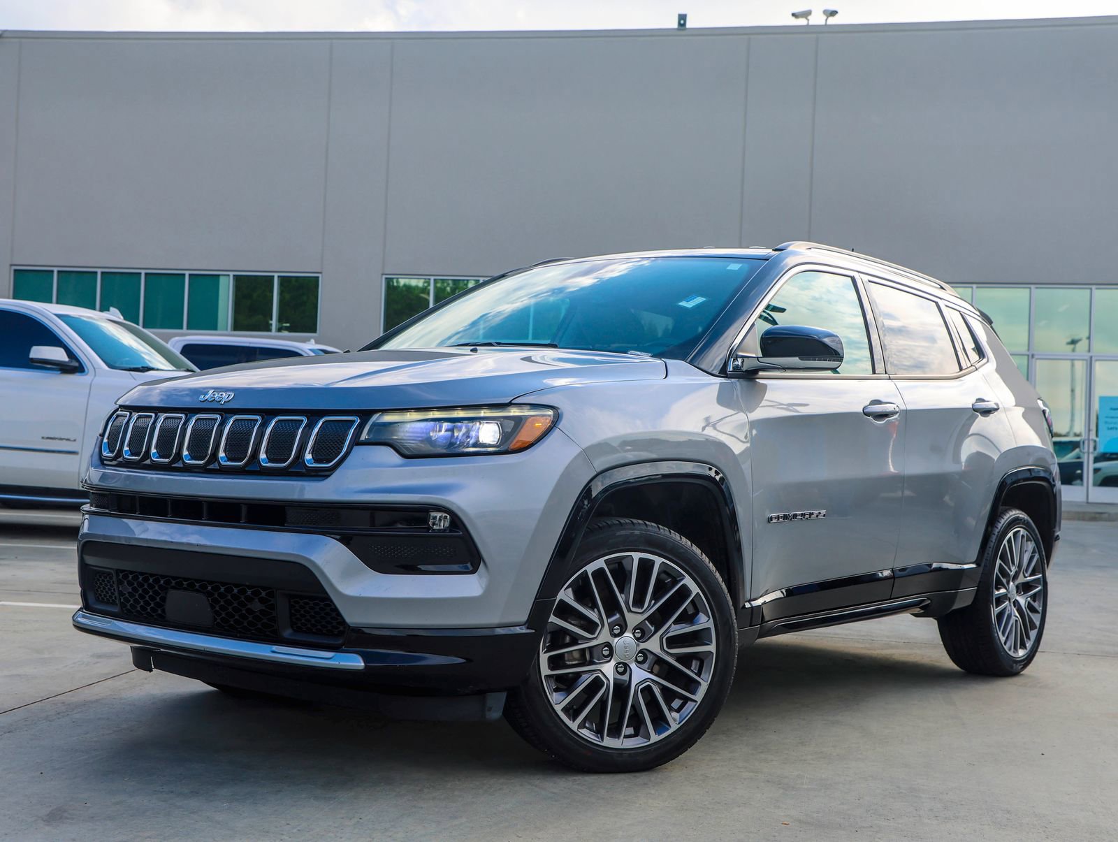 Used 2022 Jeep Compass Limited w/ Elite Group AWD/4WD image 1