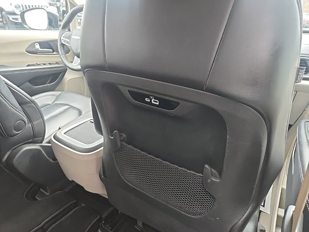 Used 2024 Chrysler Pacifica Touring-L image 72