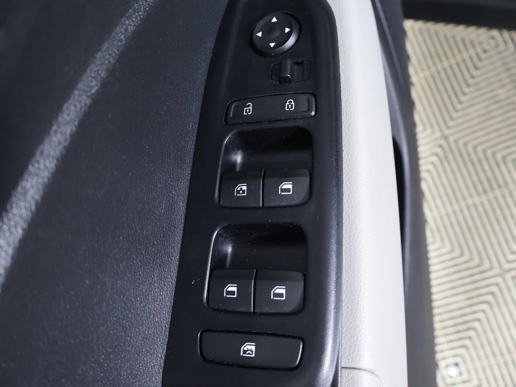 Used 2020 Hyundai Venue SEL FWD image 29