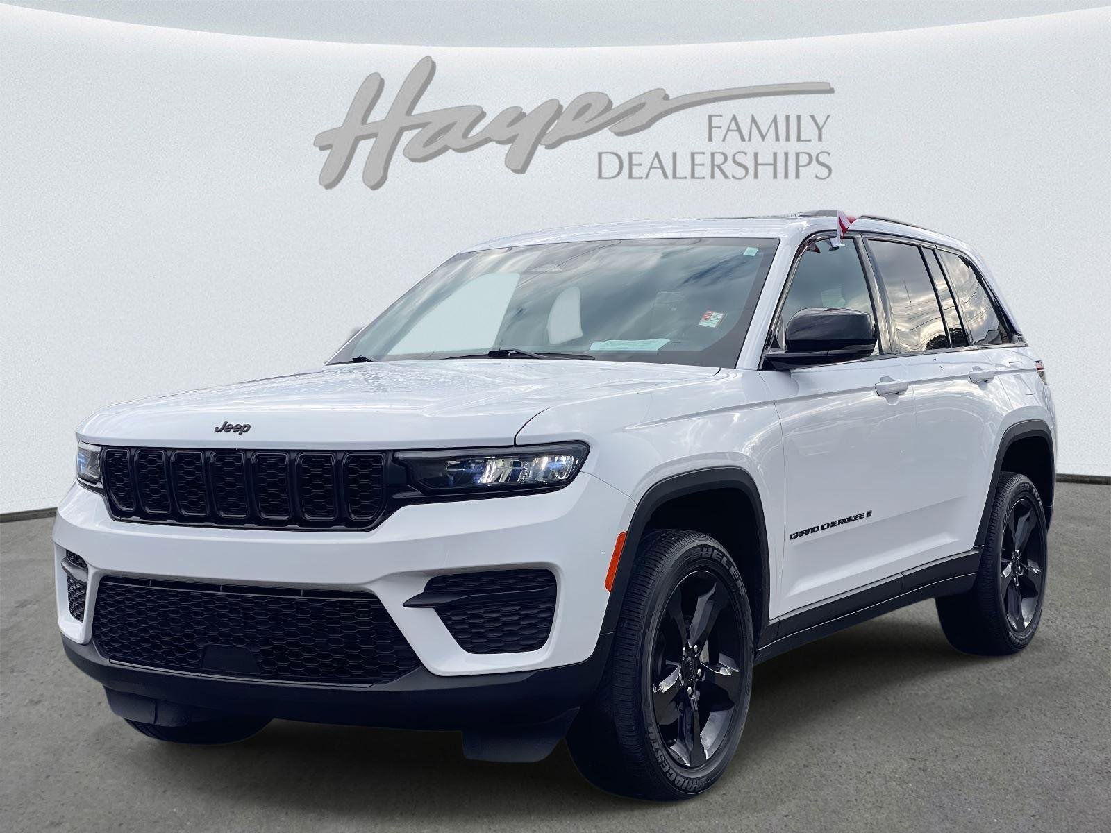 Certified 2024 Jeep Grand Cherokee Altitude image 36