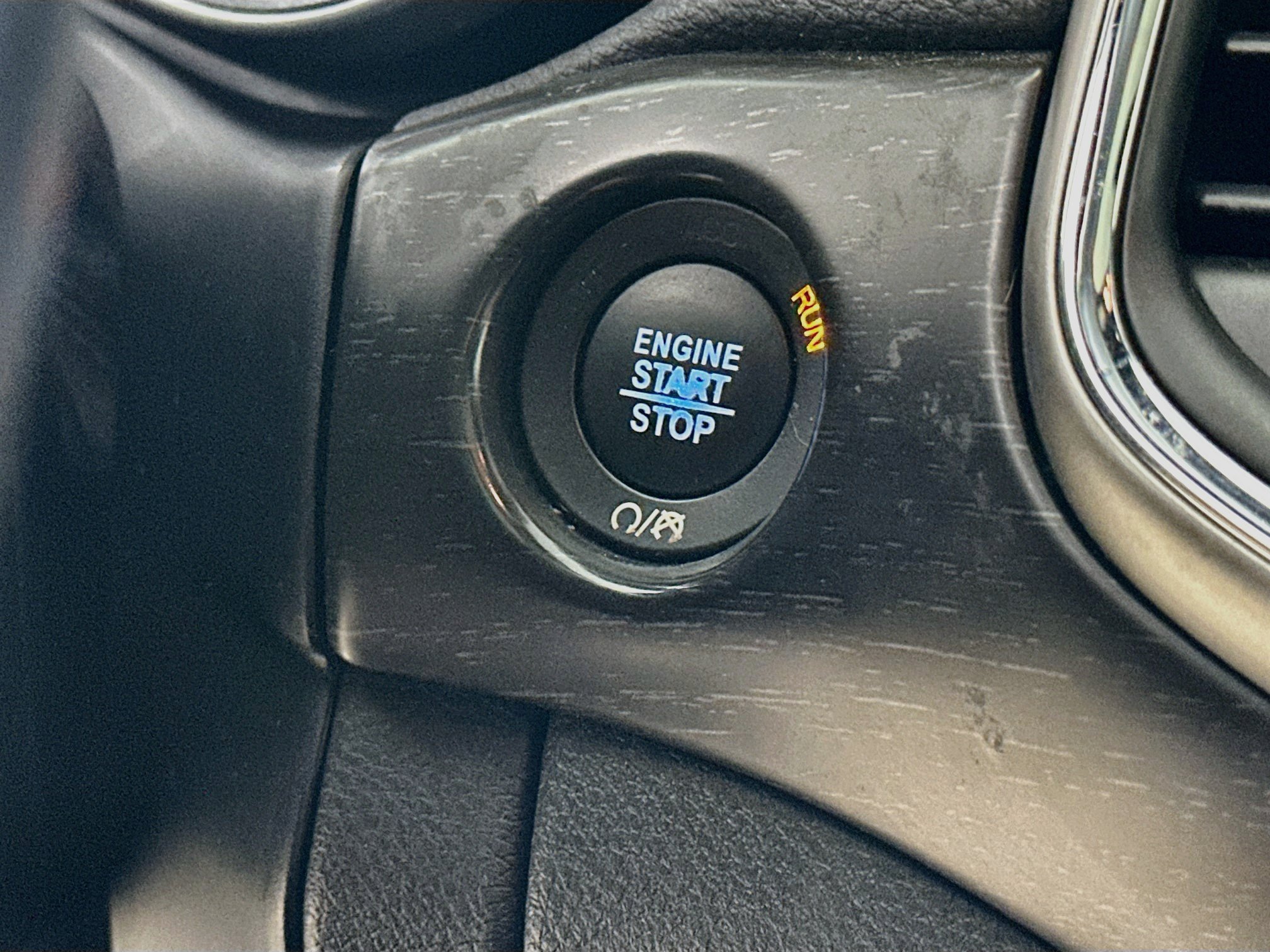 Used 2018 Jeep Grand Cherokee Altitude AWD/4WD image 16