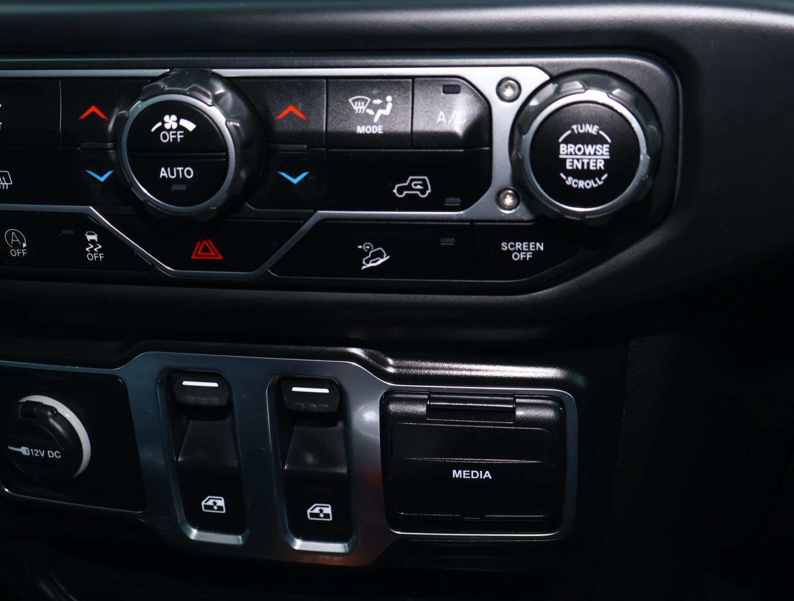 Used 2020 Jeep Wrangler Sport S image 23