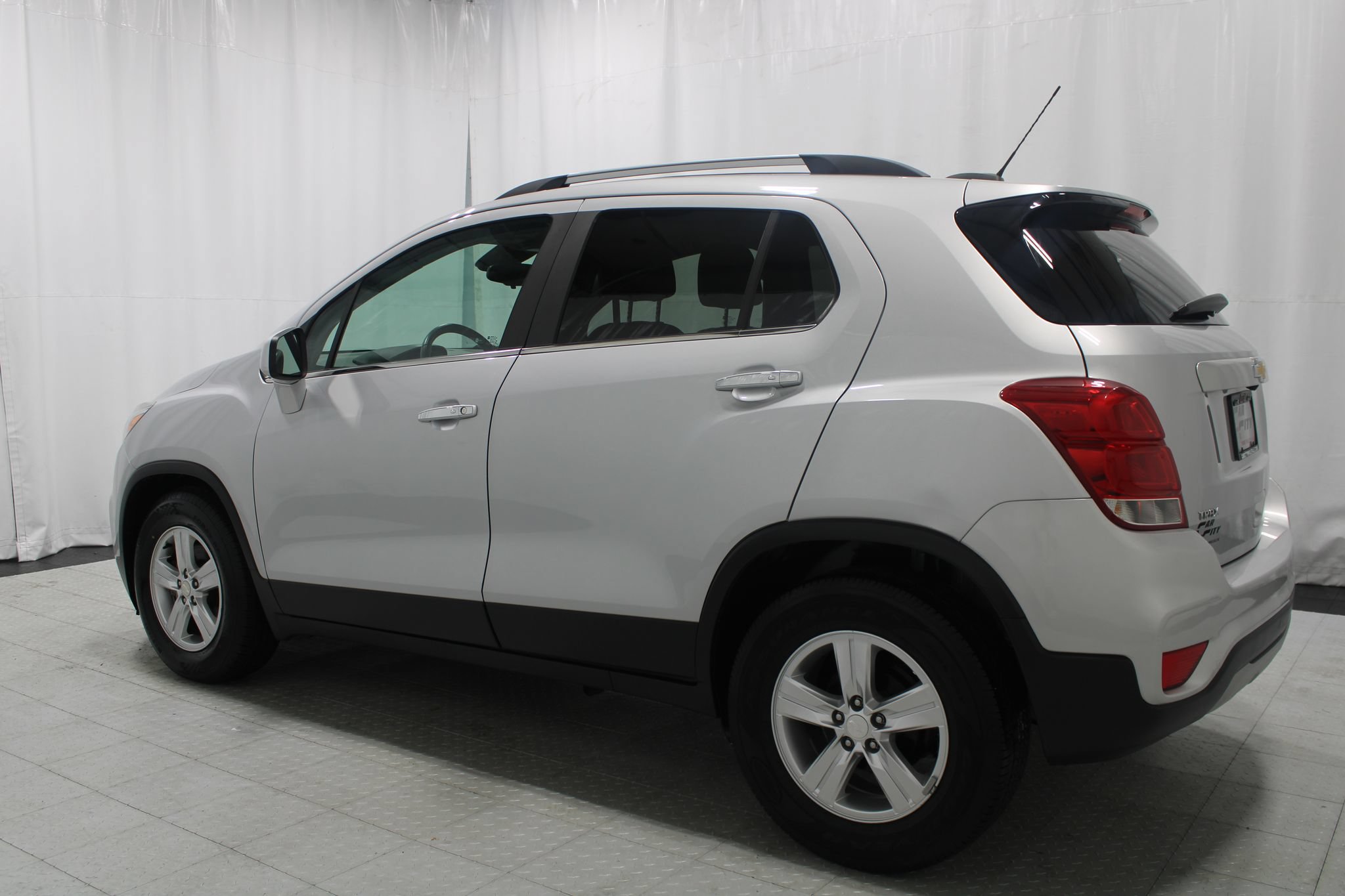 Used 2017 Chevrolet Trax LT w/ LT Convenience Package FWD image 8