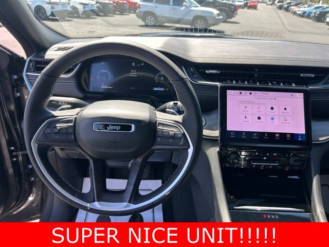 Used 2025 Jeep Grand Cherokee Limited w/ Luxury Tech Group II image 18