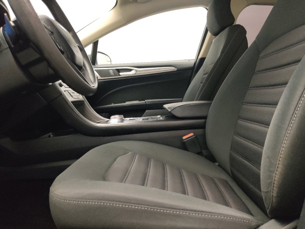 Used 2018 Ford Fusion SE w/ Fusion SE Technology Package FWD image 17