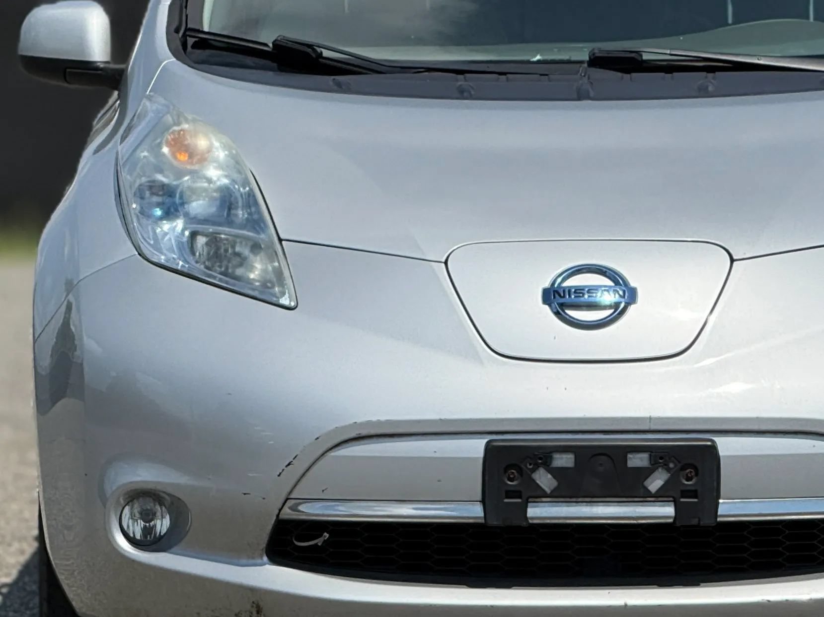 Used 2012 Nissan Leaf SL w/ Recycling/Organizational Pkg FWD image 11