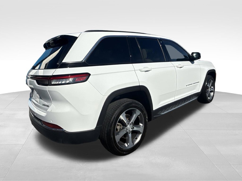 Used 2025 Jeep Grand Cherokee Limited AWD/4WD image 12