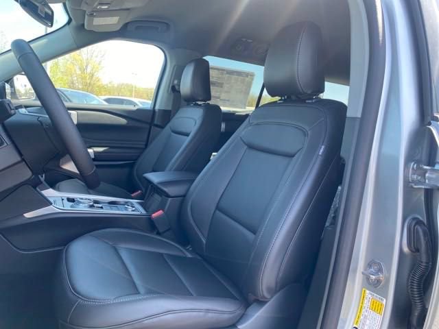 Used 2024 Ford Explorer XLT w/ Equipment Group 202A AWD/4WD image 11