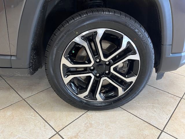 Used 2023 Jeep Compass Limited image 21