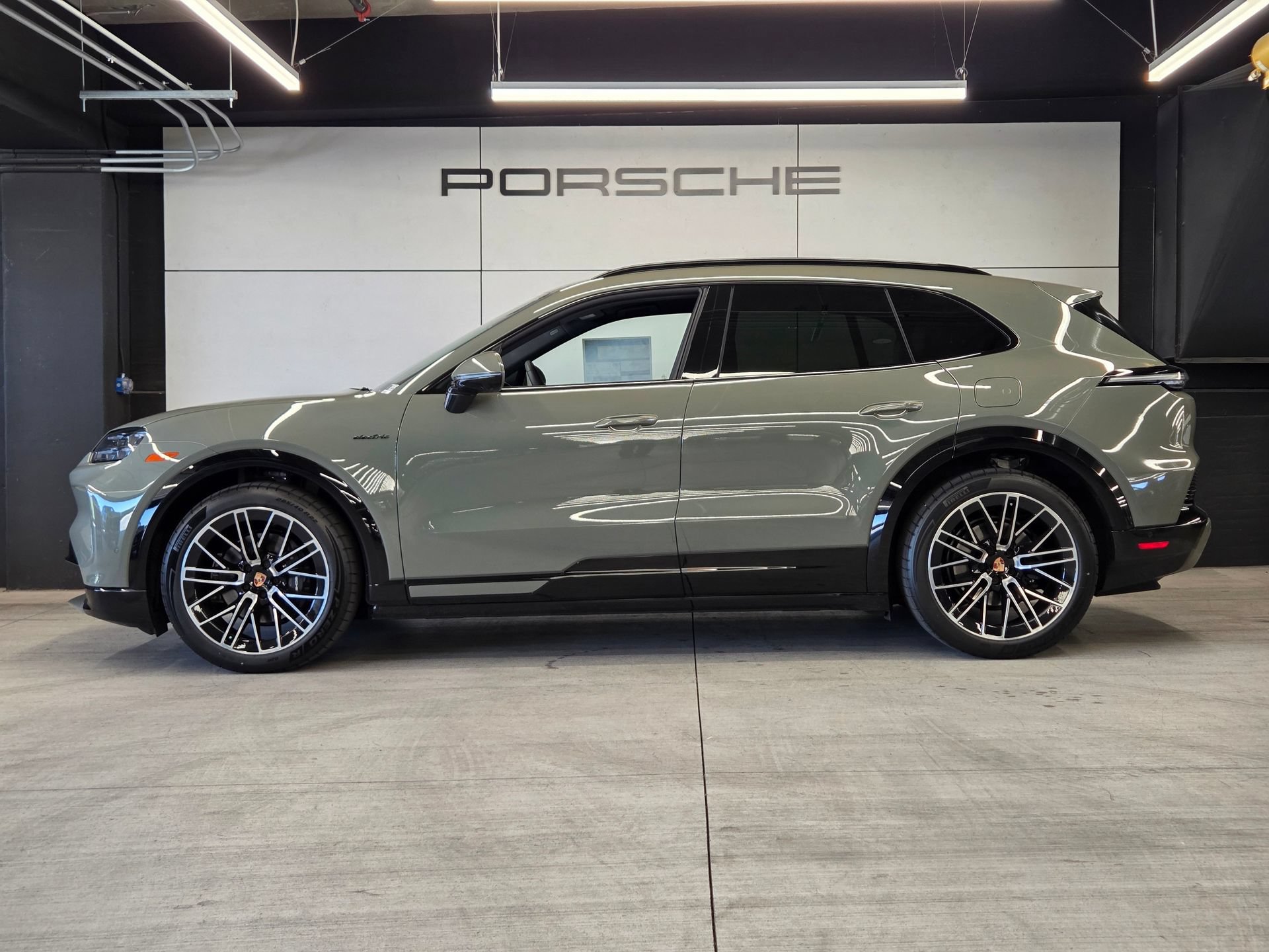 New 2026 Porsche Cayenne Electric AWD/4WD image 2