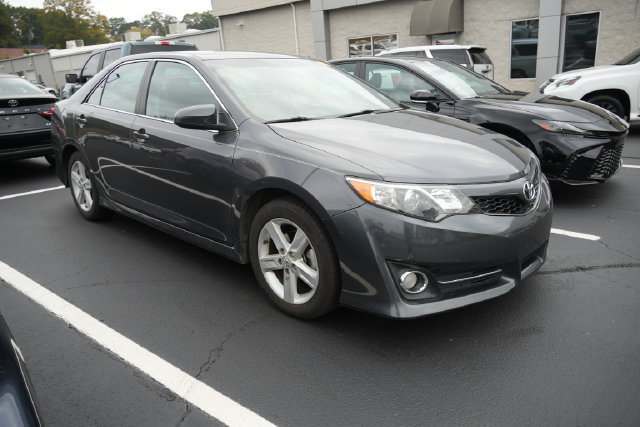 Used 2012 Toyota Camry SE FWD image 1