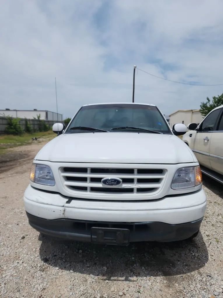 Used 2000 Ford F150 XL RWD image 1