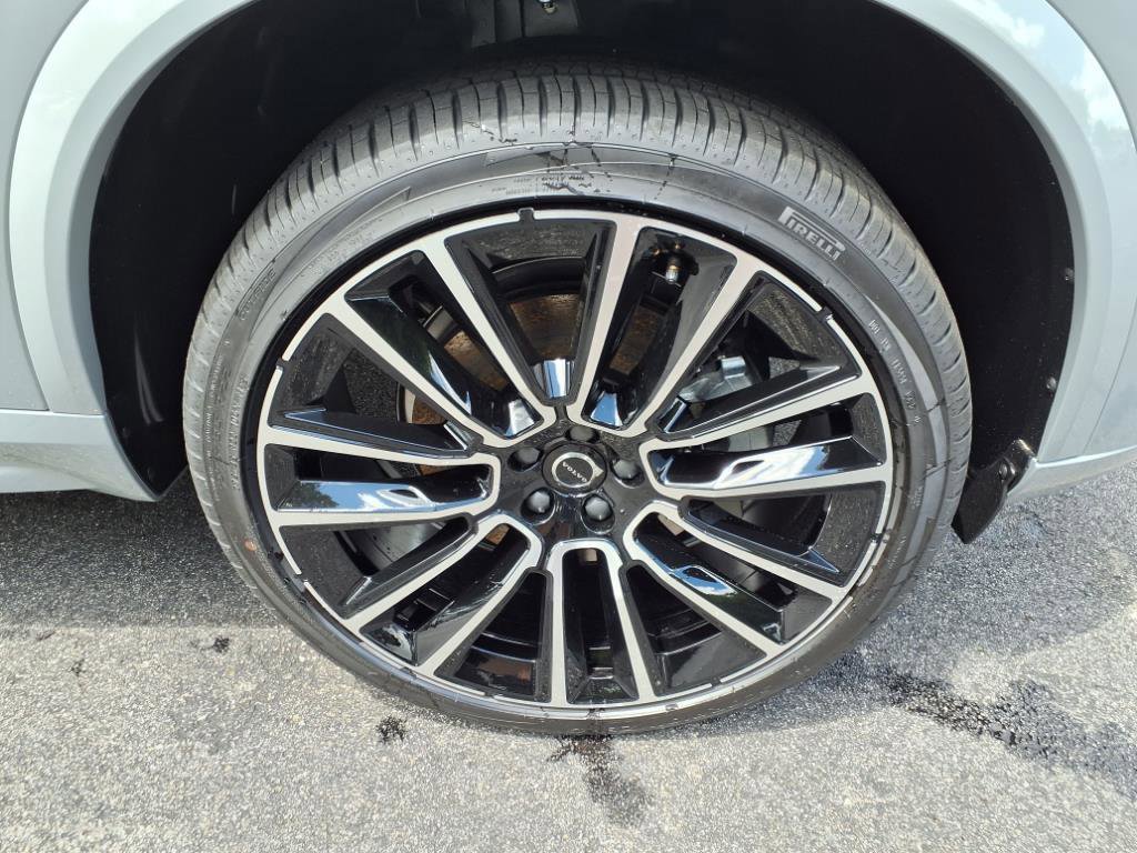 New 2025 Volvo XC90 B5 Plus w/ Protection Package Premier image 12