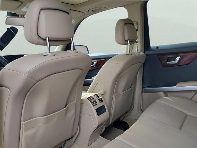 Used 2010 Mercedes-Benz GLK 350 4MATIC image 9