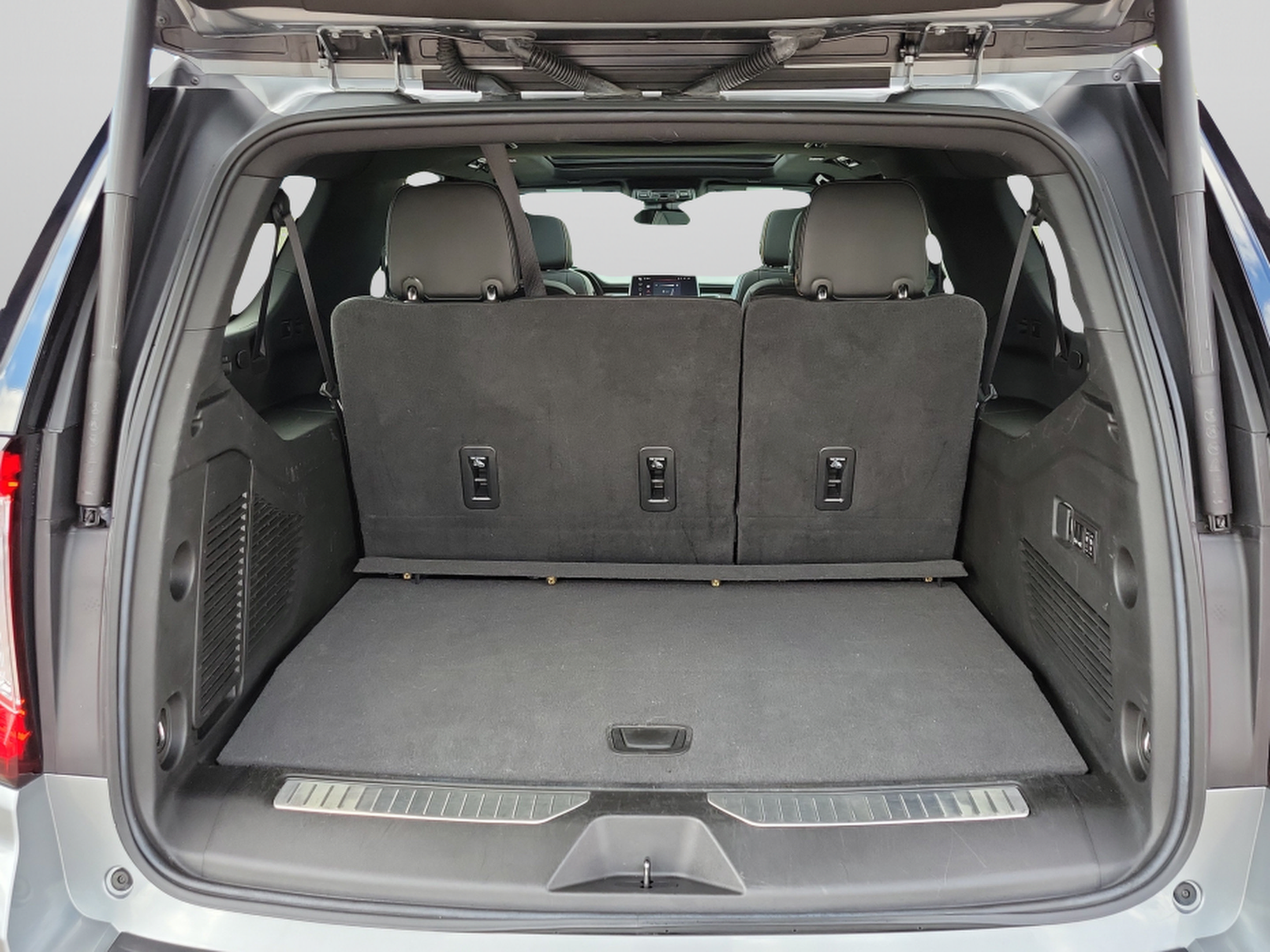 Used 2023 GMC Yukon XL AT4 w/ Technology Package AWD/4WD image 9