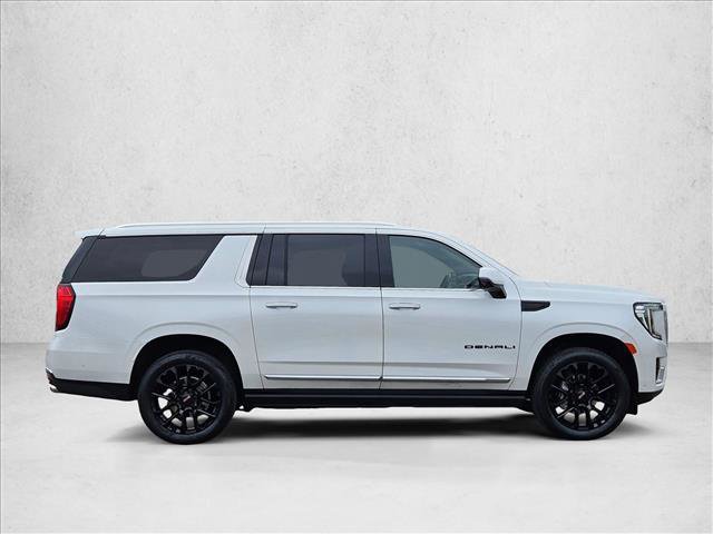 Used 2024 GMC Yukon XL Denali w/ Advanced Technology Package AWD/4WD image 4