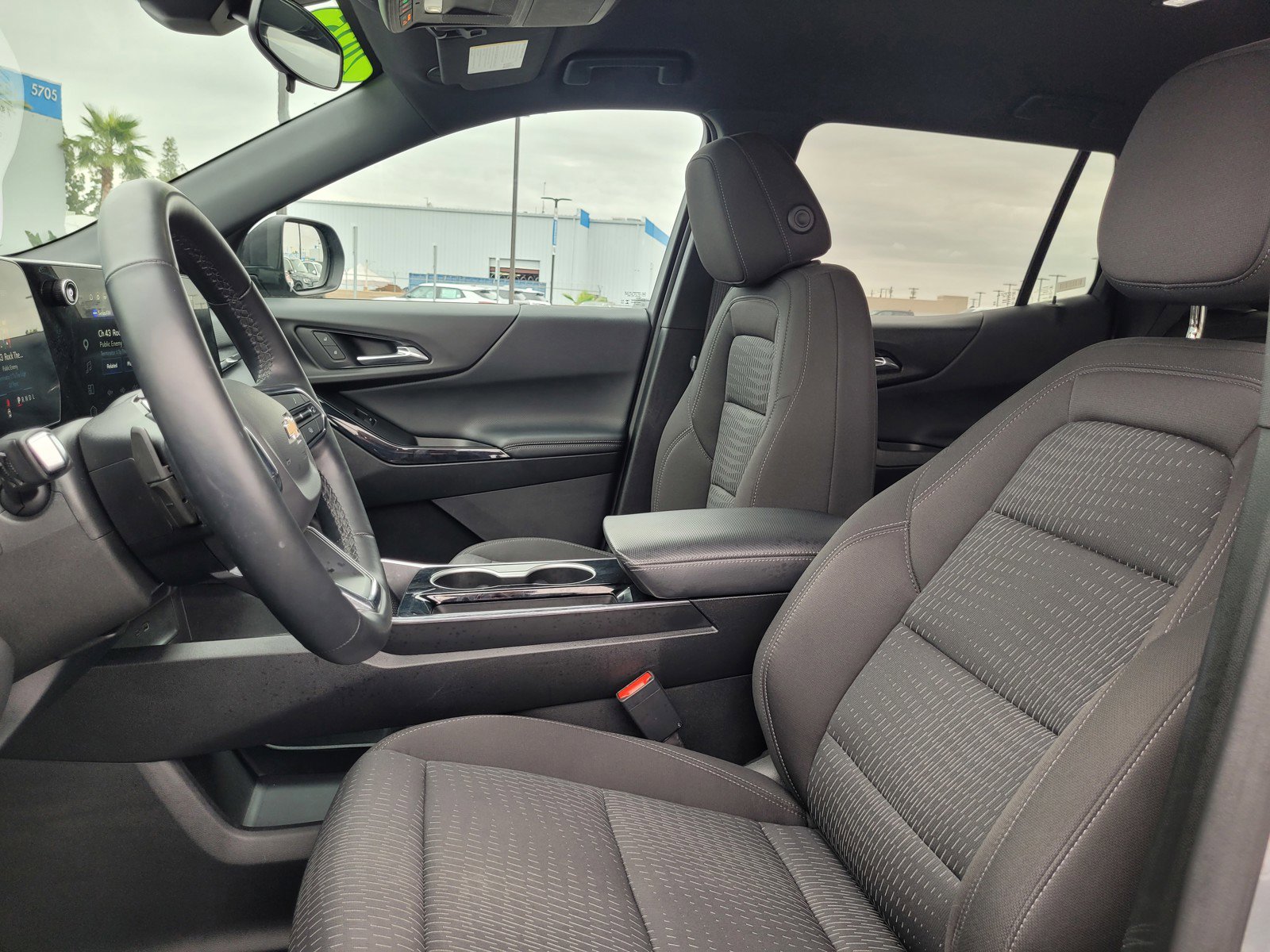 Used 2025 Chevrolet Equinox LT AWD/4WD image 10