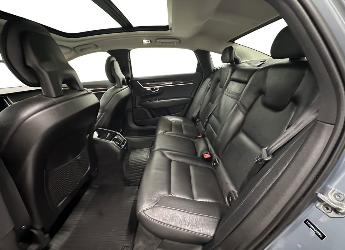 Used 2018 Volvo S90 T6 Momentum w/ Convenience Package image 12