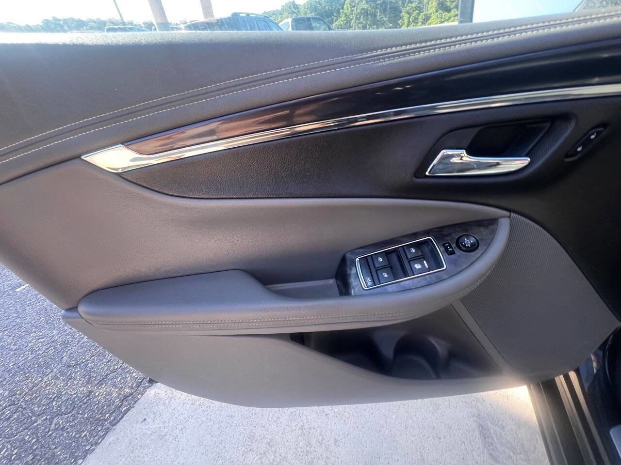 Used 2014 Chevrolet Impala LTZ FWD image 17