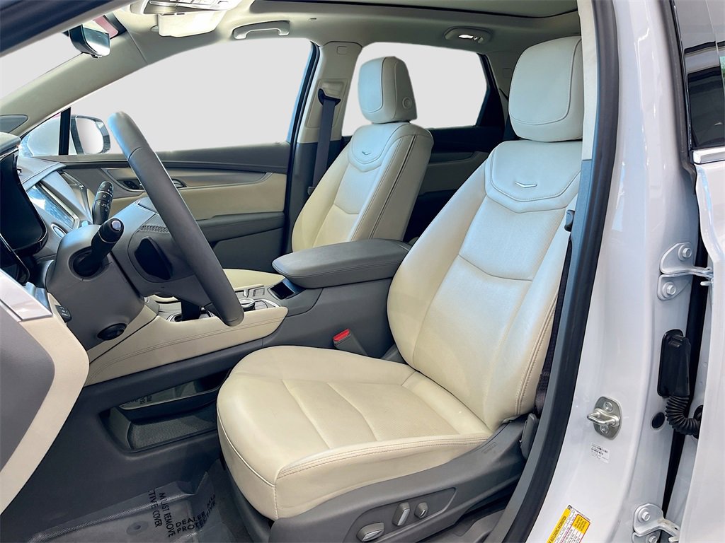 Used 2025 Cadillac XT5 Premium Luxury w/ LPO, ONYX Package image 22