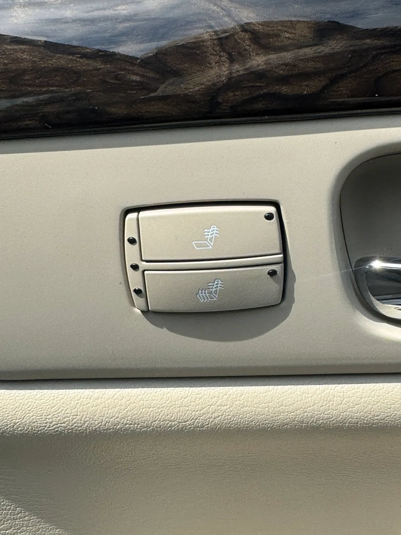 Used 2011 Cadillac DTS Luxury FWD image 35