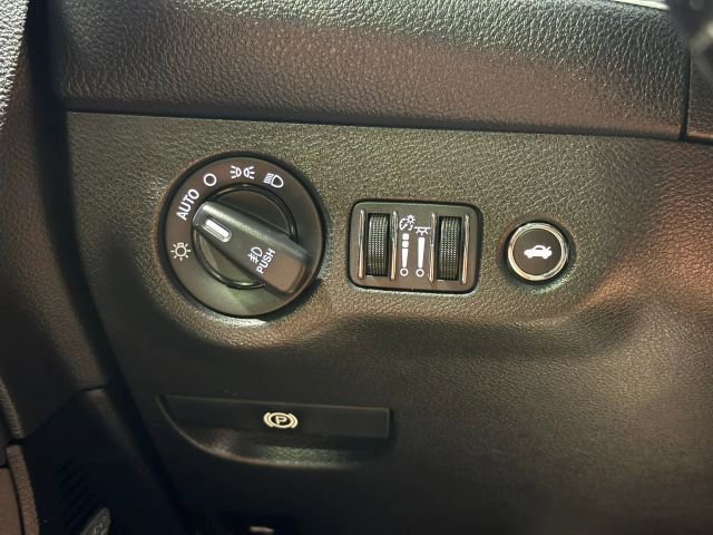 Used 2021 Dodge Challenger R/T Scat Pack RWD image 17