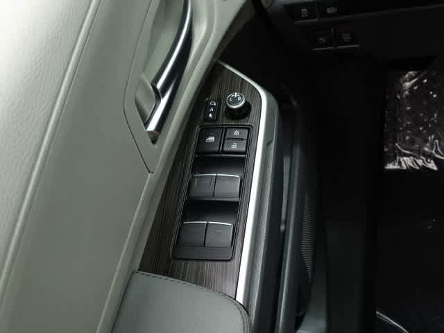 Used 2023 Toyota Sienna Limited AWD/4WD image 36