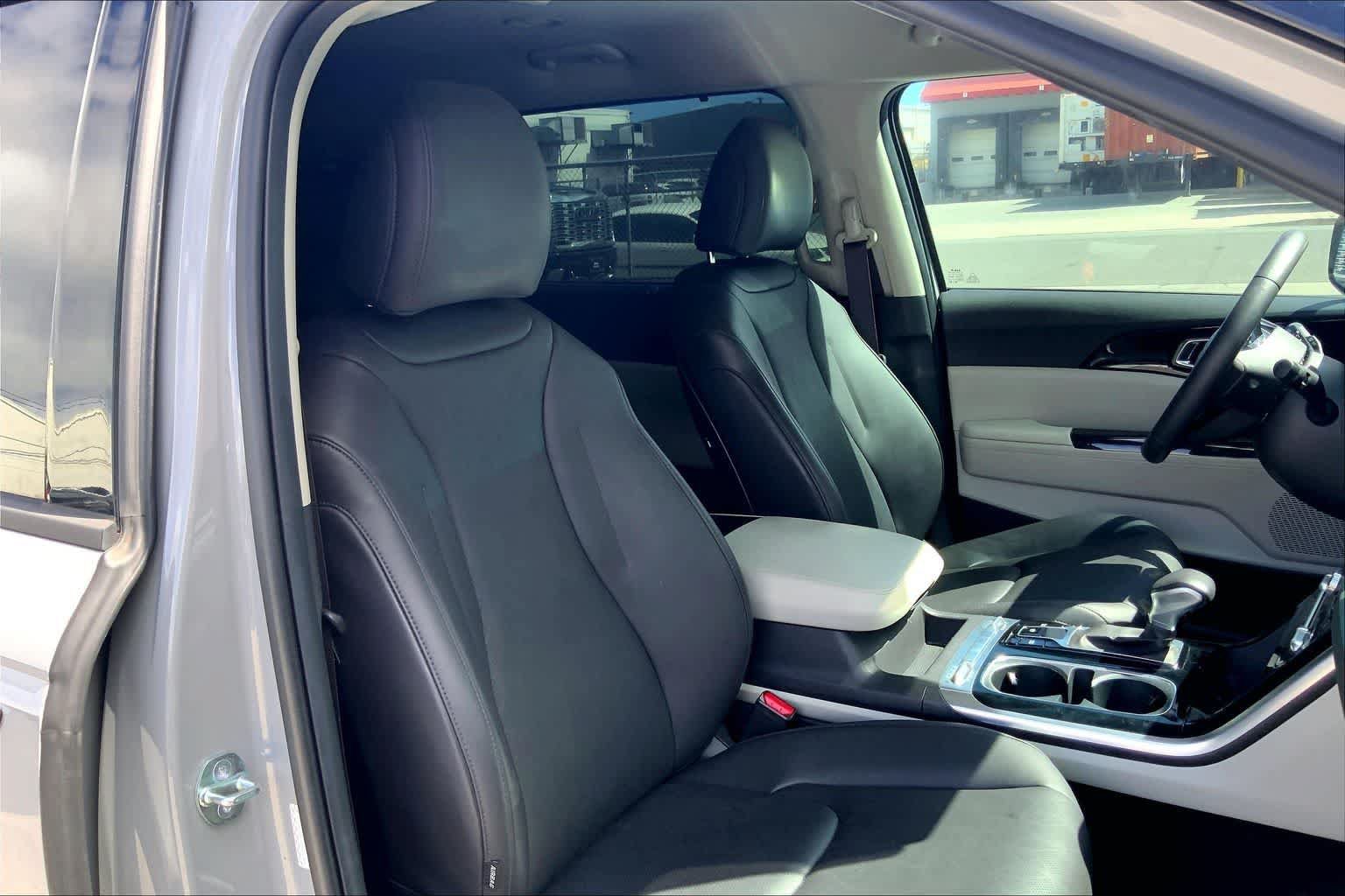 Used 2024 Kia Carnival SX FWD image 13