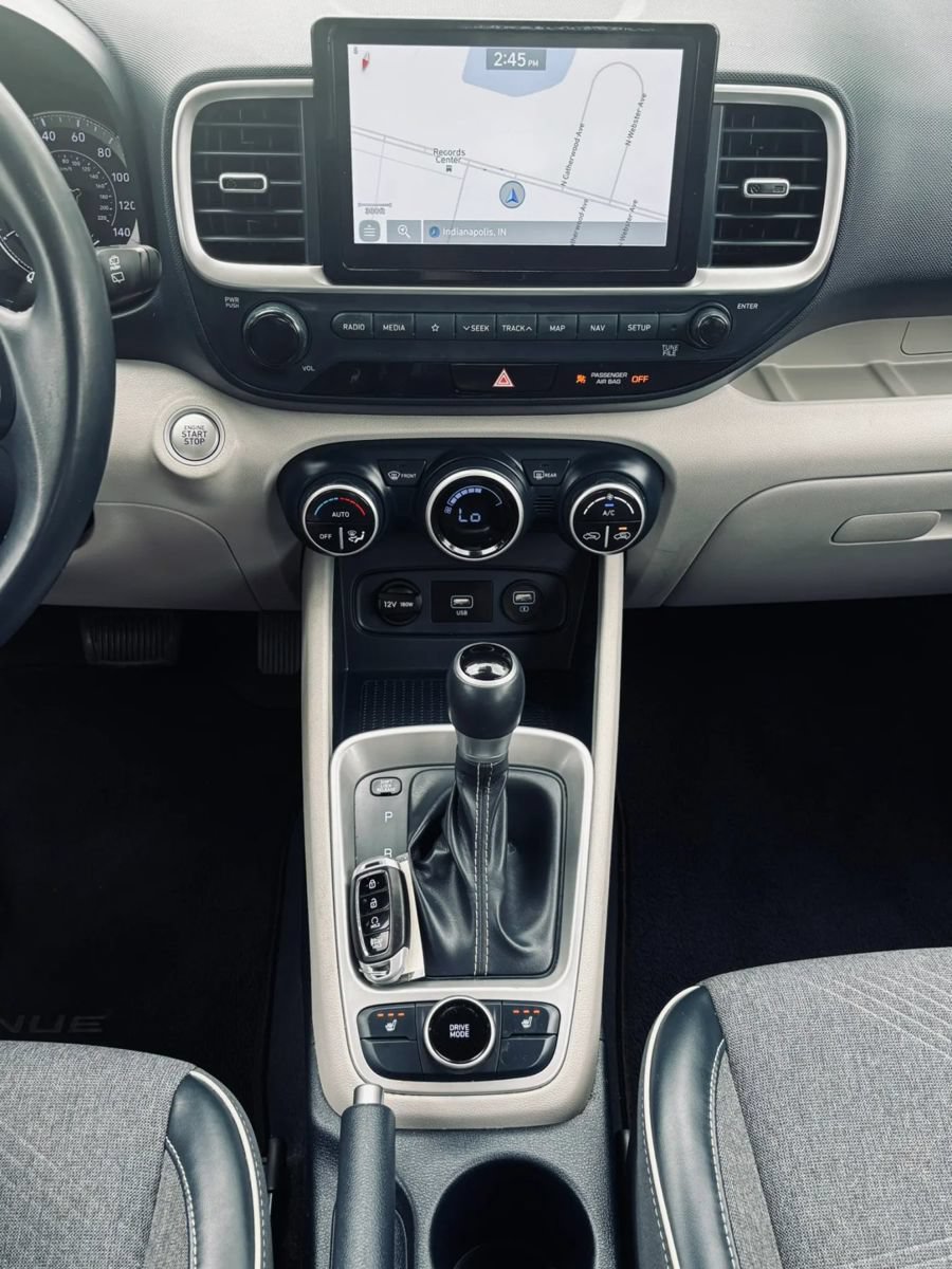 Used 2021 Hyundai Venue FWD image 18