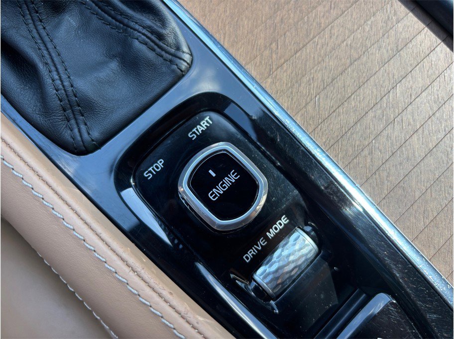 Used 2016 Volvo XC90 T6 Inscription w/ Vision Package image 29