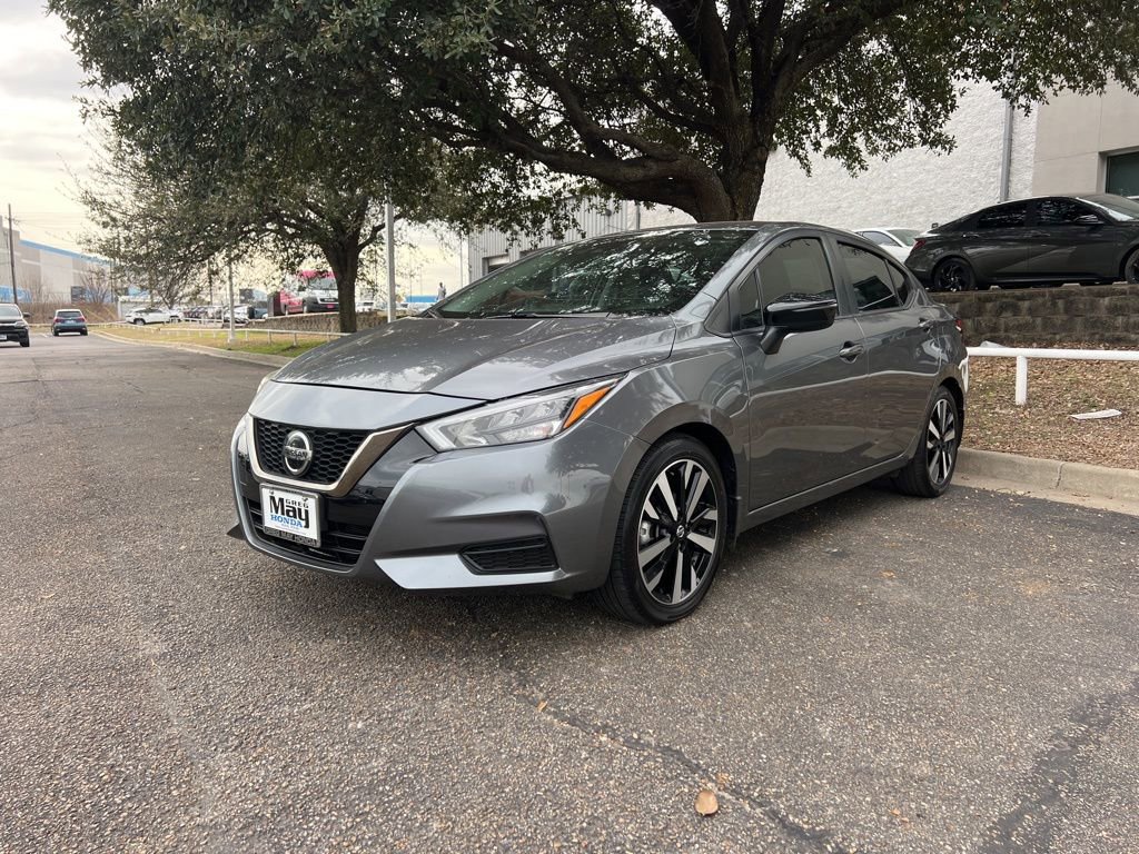 Used 2022 Nissan Versa SR image 3
