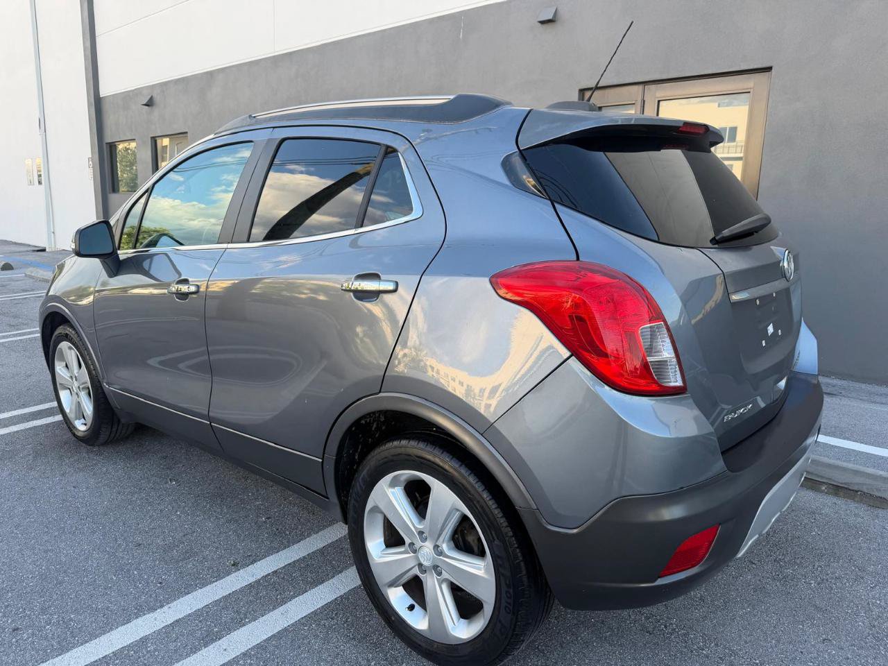 Used 2015 Buick Encore Convenience FWD image 4