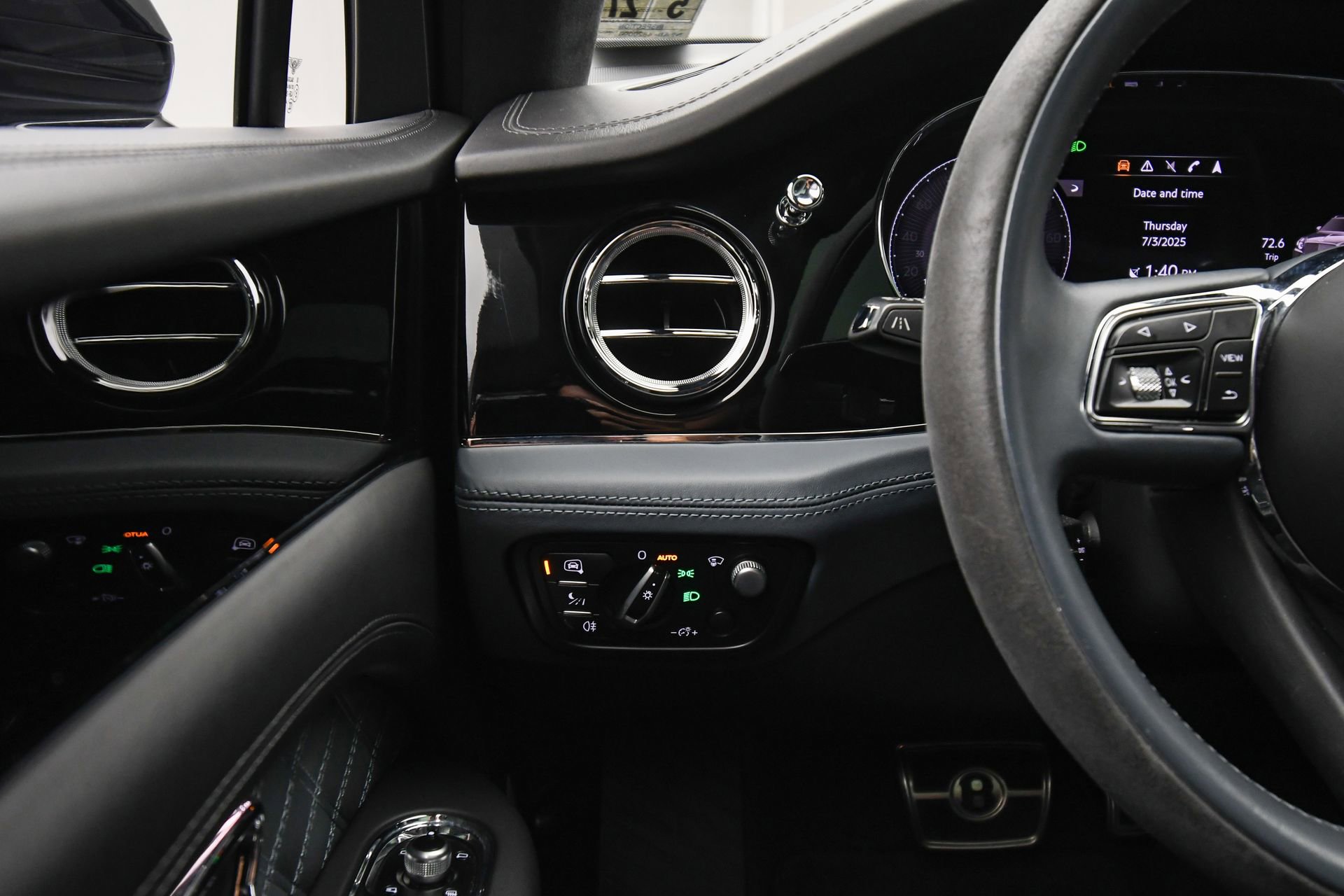 Used 2022 Bentley Bentayga S image 36