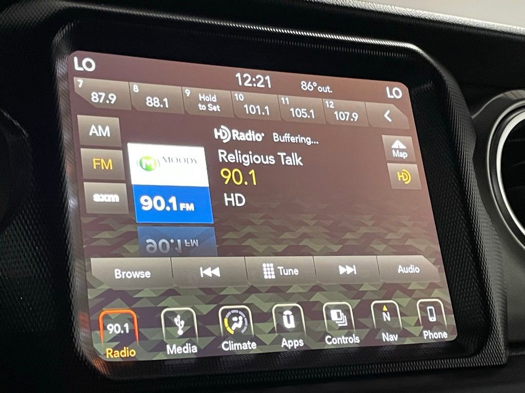 Used 2018 Jeep Wrangler Unlimited Sahara image 16