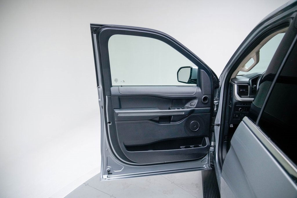 Used 2024 Ford Expedition Max XLT image 22