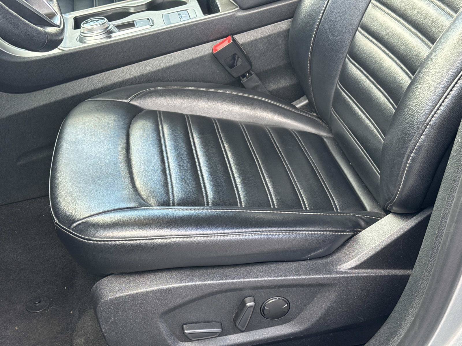 Used 2024 Ford Edge SEL AWD/4WD image 12