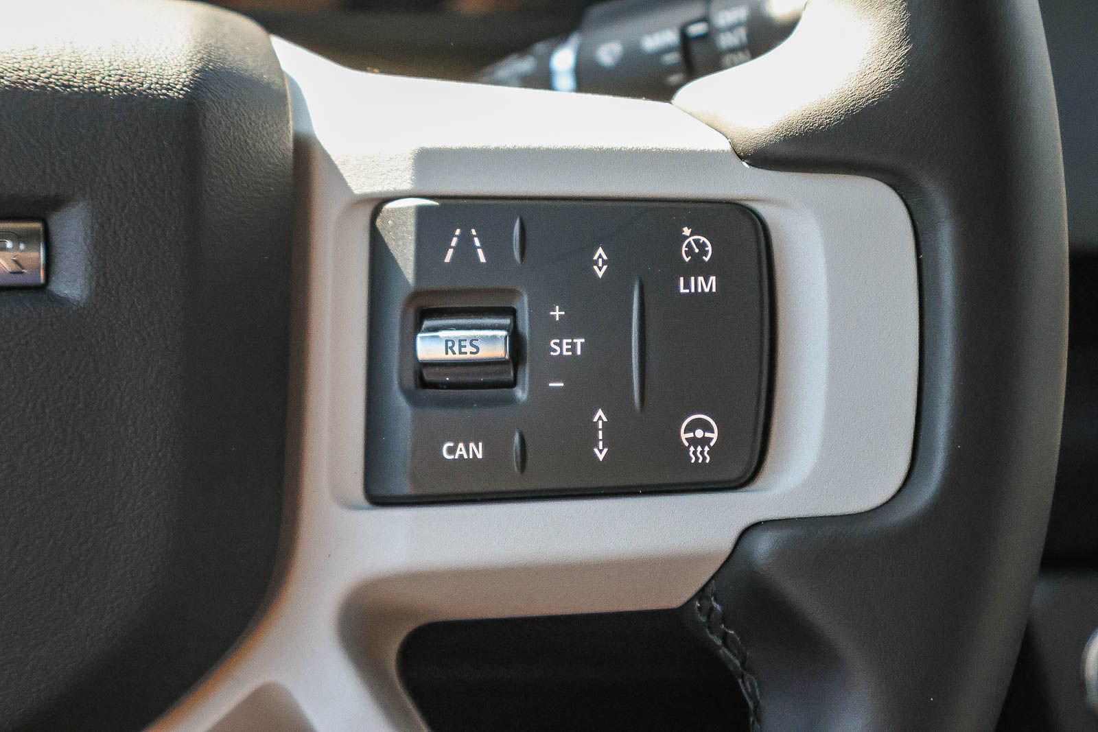 New 2026 Land Rover Defender 110 X-Dynamic SE AWD/4WD image 34