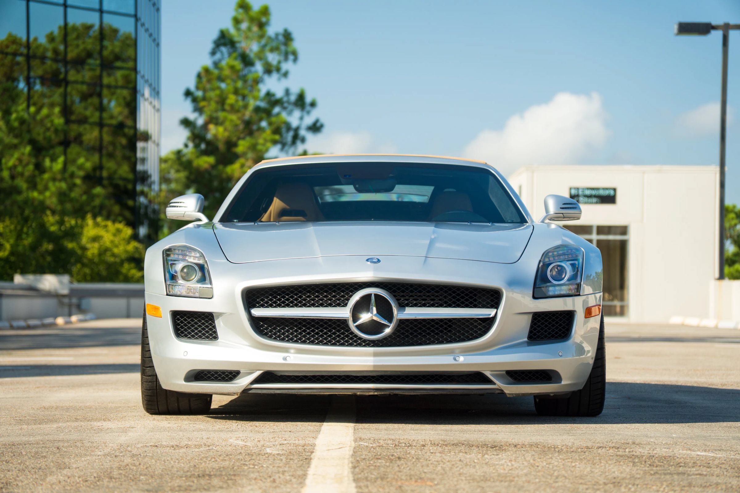 Used 2012 Mercedes-Benz SLS AMG Roadster image 2