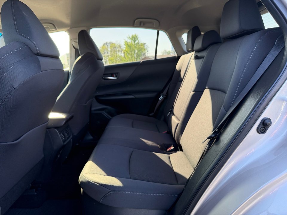 Used 2022 Toyota Venza LE image 34