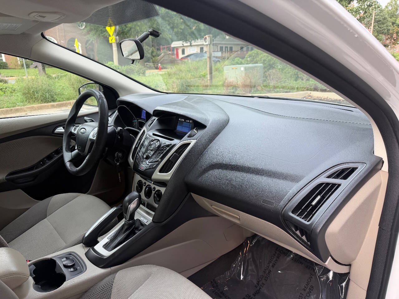 Used 2013 Ford Focus SE w/ SE Winter Pkg FWD image 19