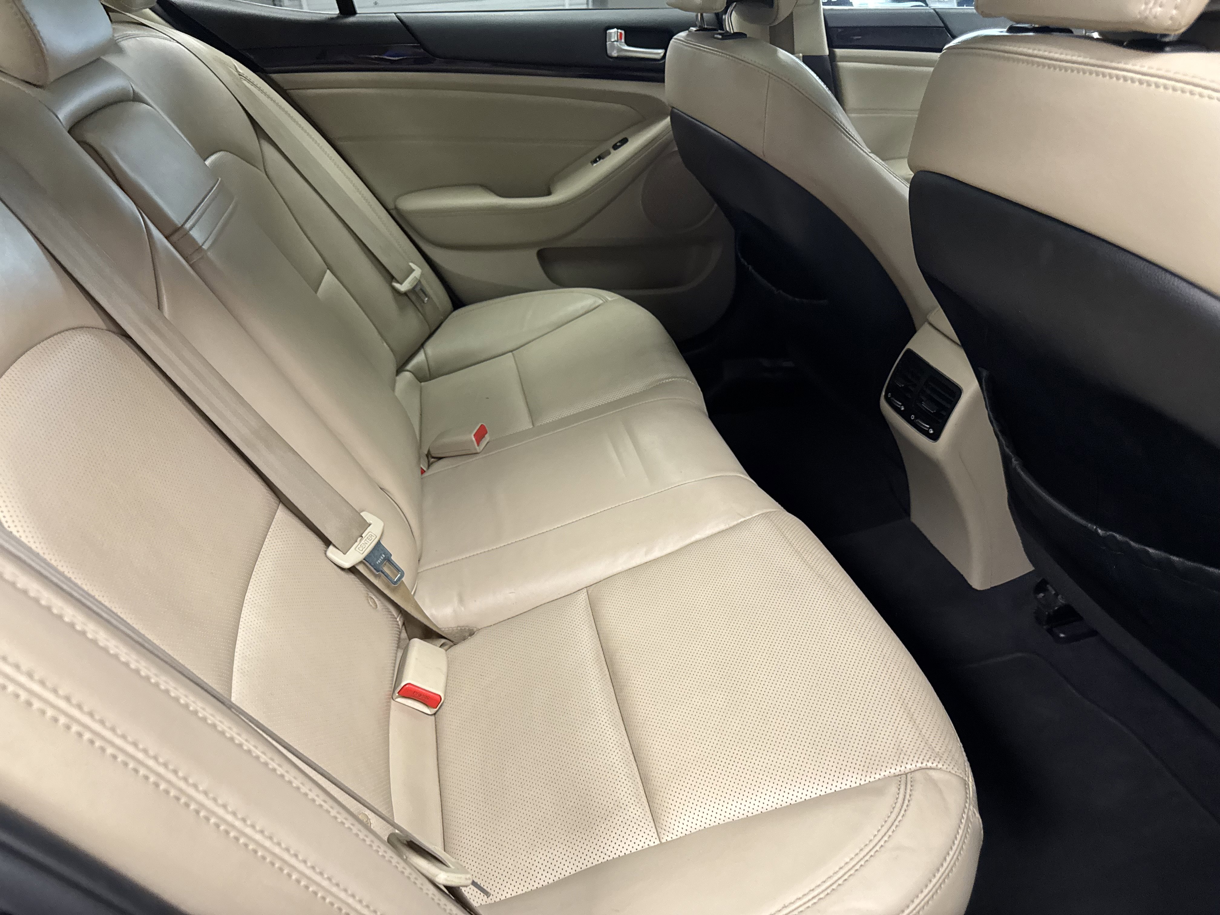 Used 2015 Kia Cadenza Premium w/ Technology Package FWD image 17