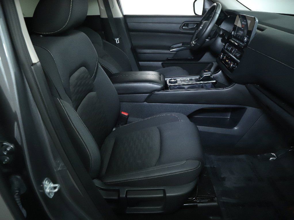 Used 2025 Nissan Pathfinder SV image 37