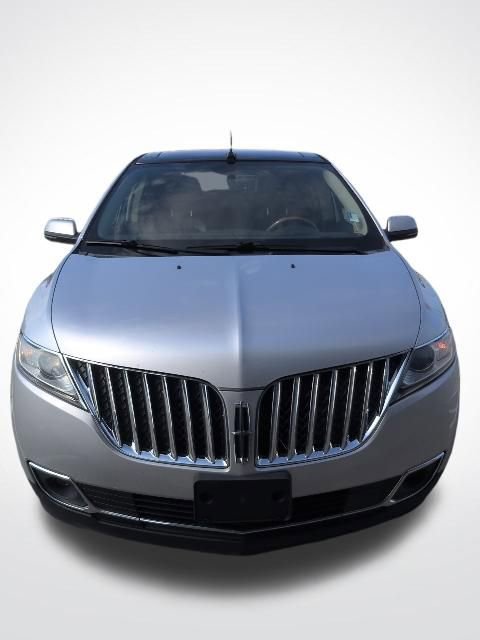 Used 2013 Lincoln MKX AWD image 2