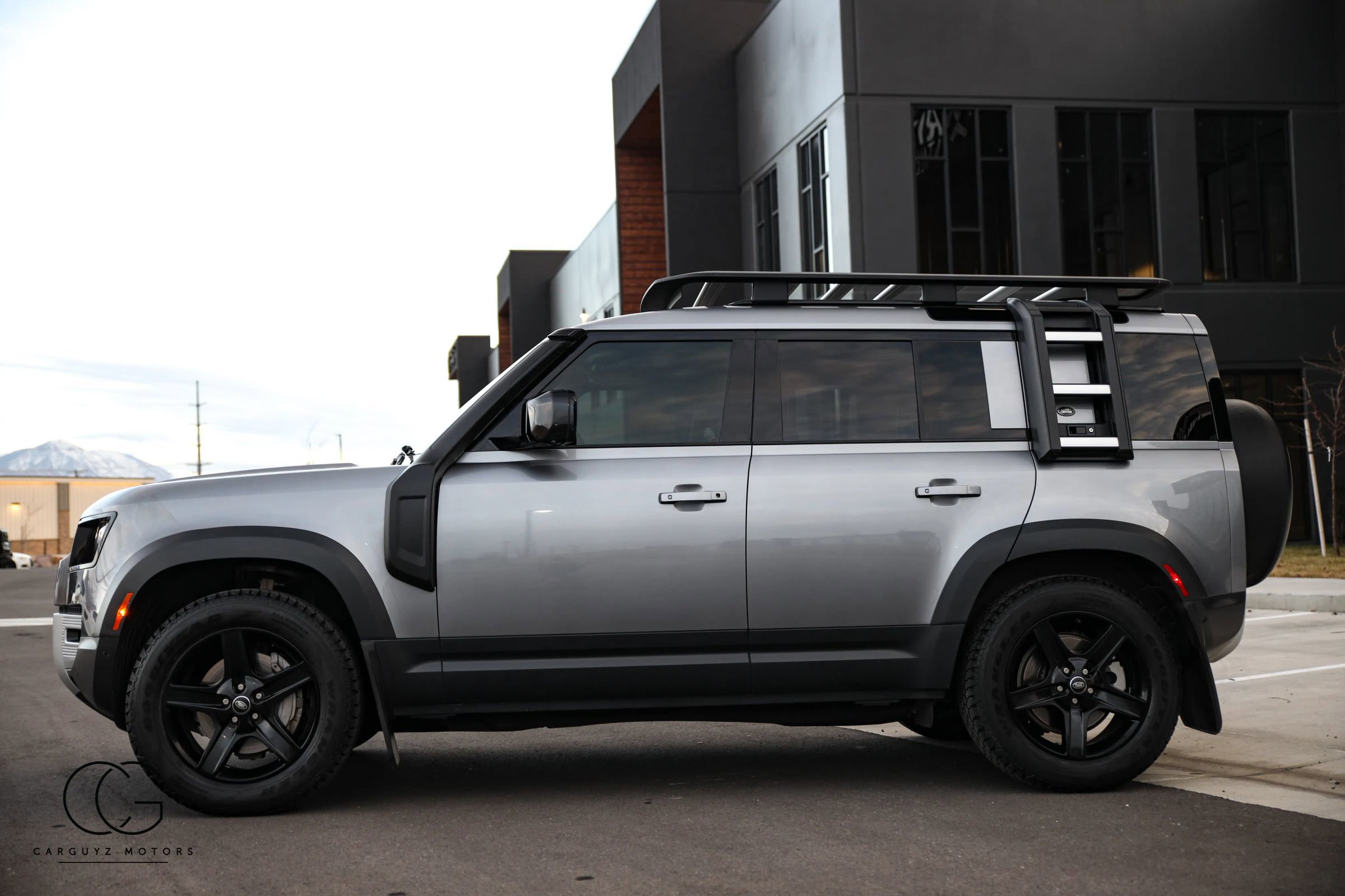 Used 2022 Land Rover Defender 110 SE image 8