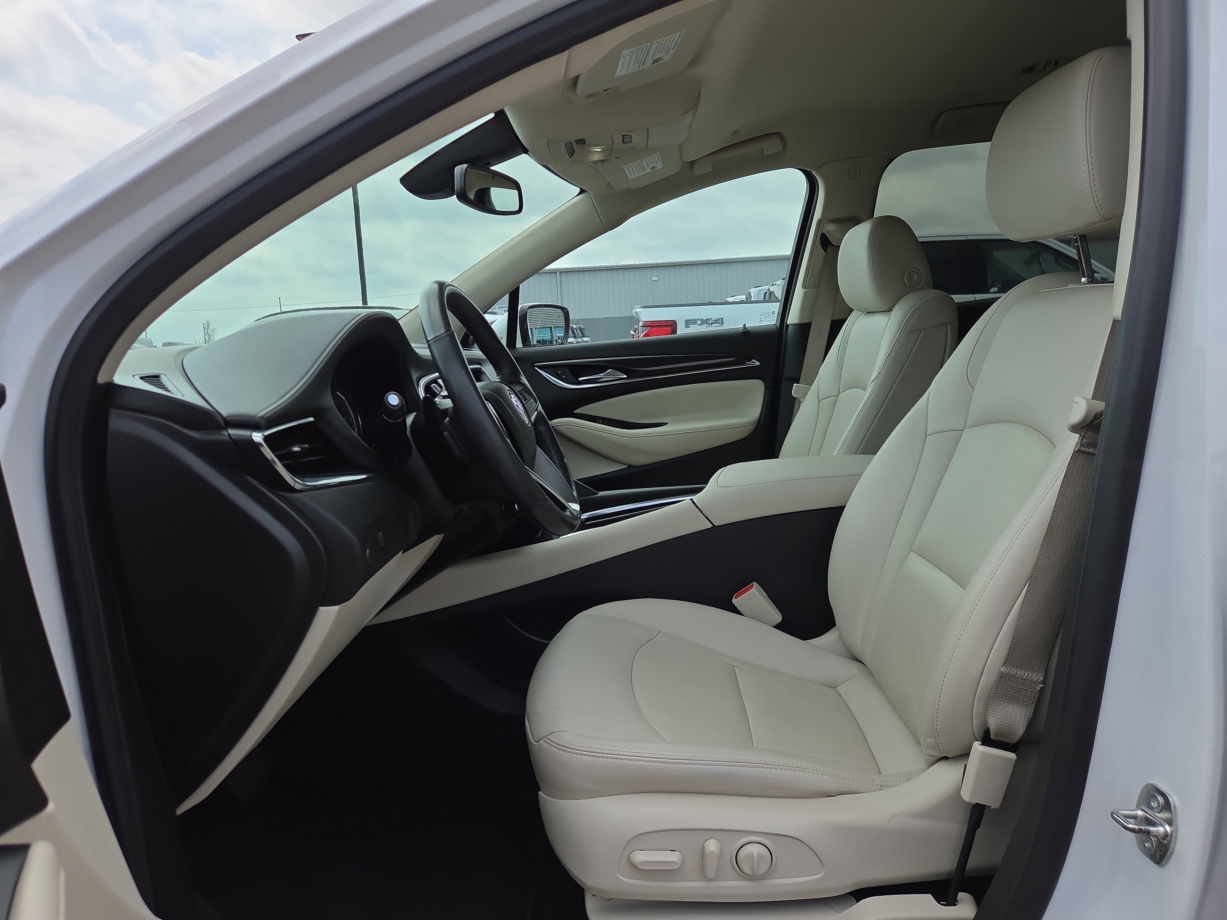 Used 2023 Buick Enclave Essence image 10