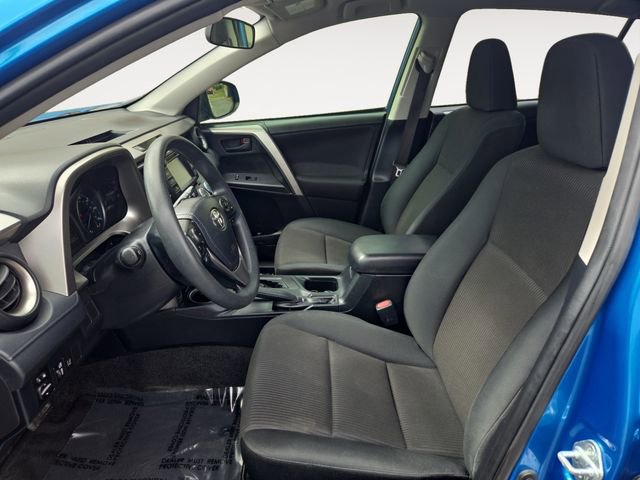 Used 2018 Toyota RAV4 LE image 9