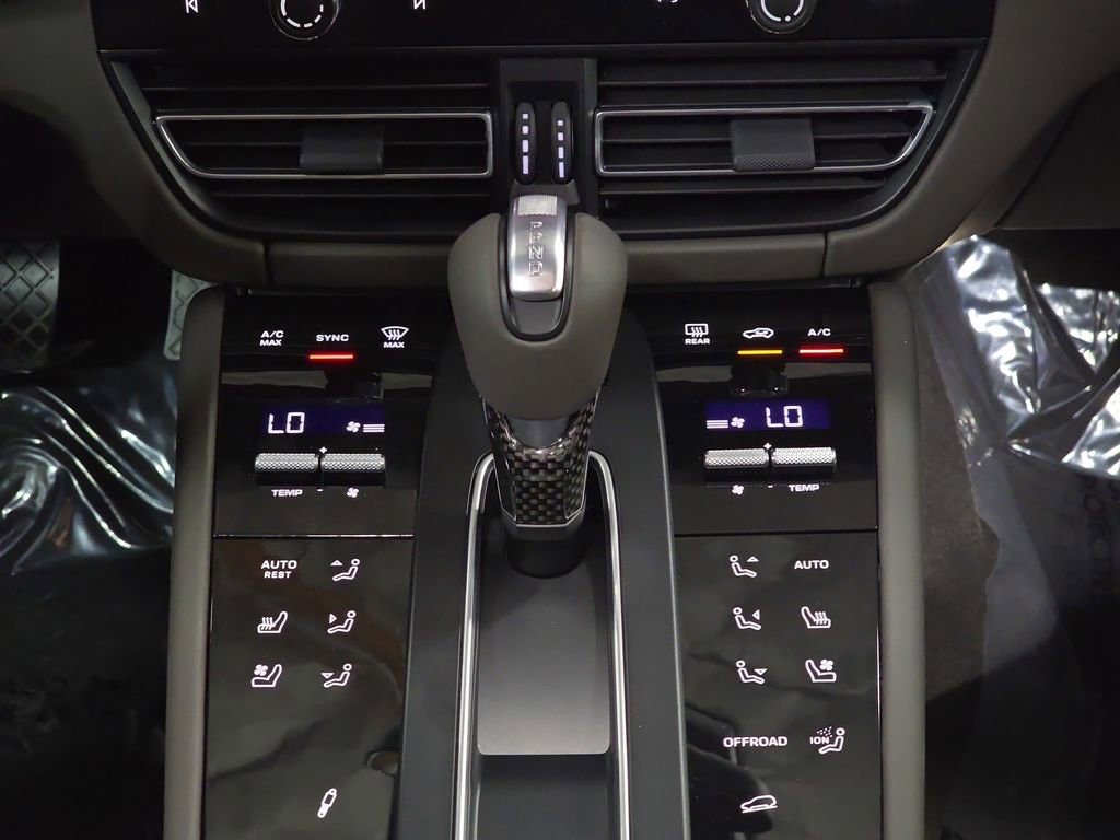 Certified 2025 Porsche Macan GTS image 19