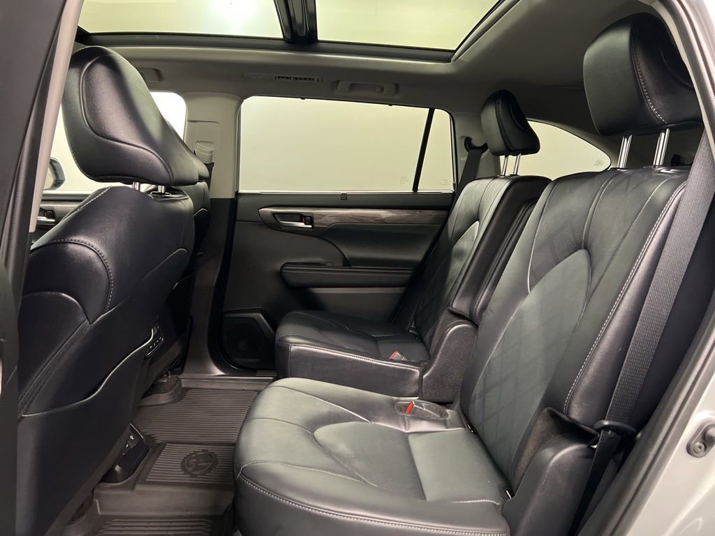 Used 2024 Toyota Highlander Platinum image 33